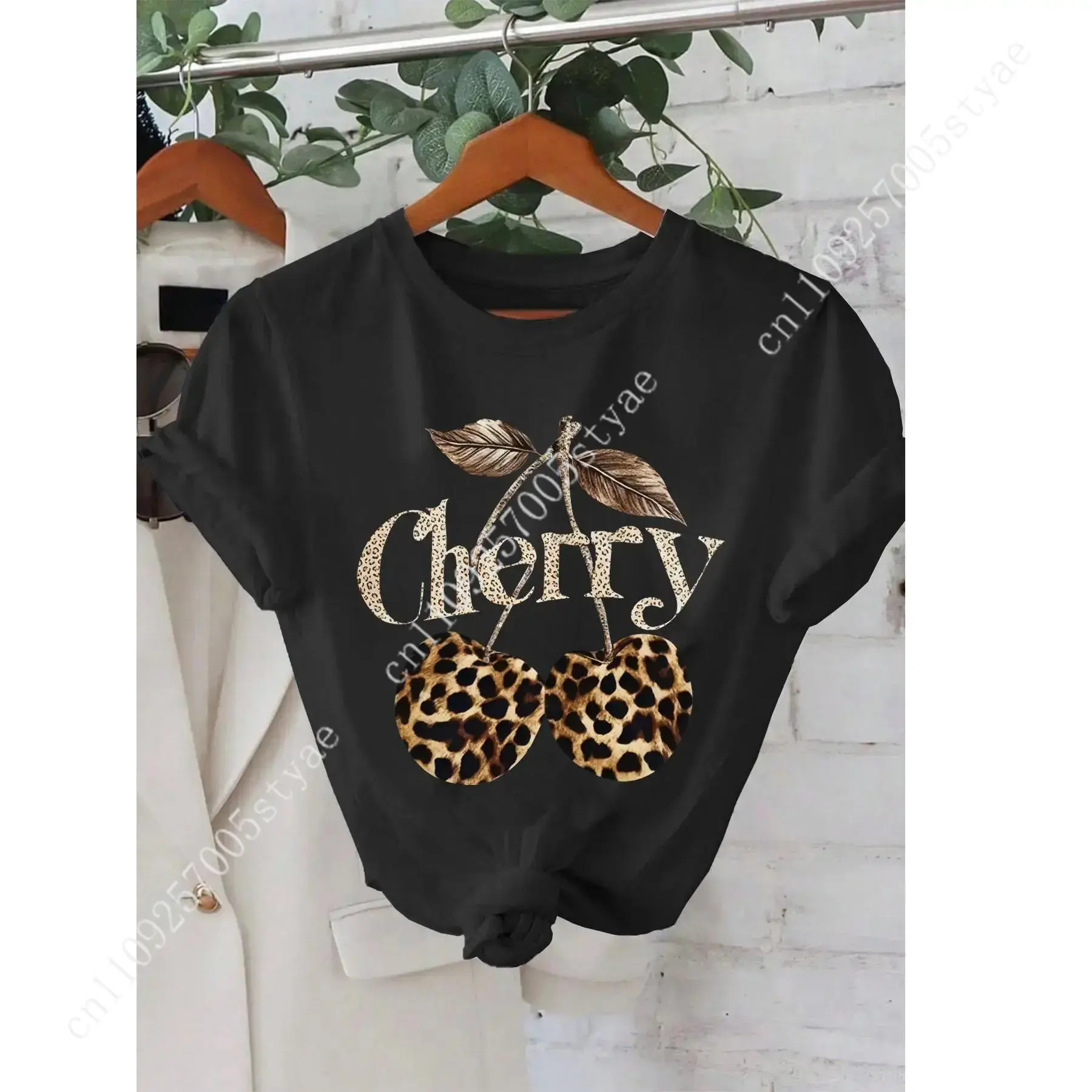 Kadınlar için Kiraz ve Leopar  - Tee Graphic Print incelemesi ve fiyatı